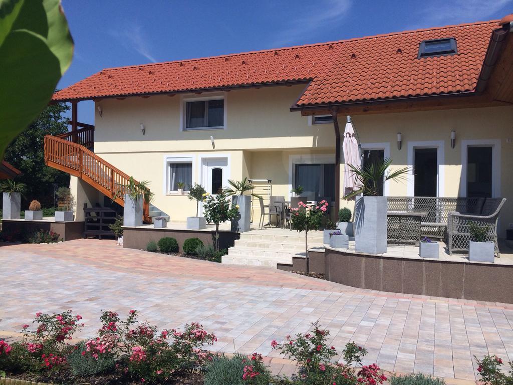 Leiner Apartman Heviz Room photo